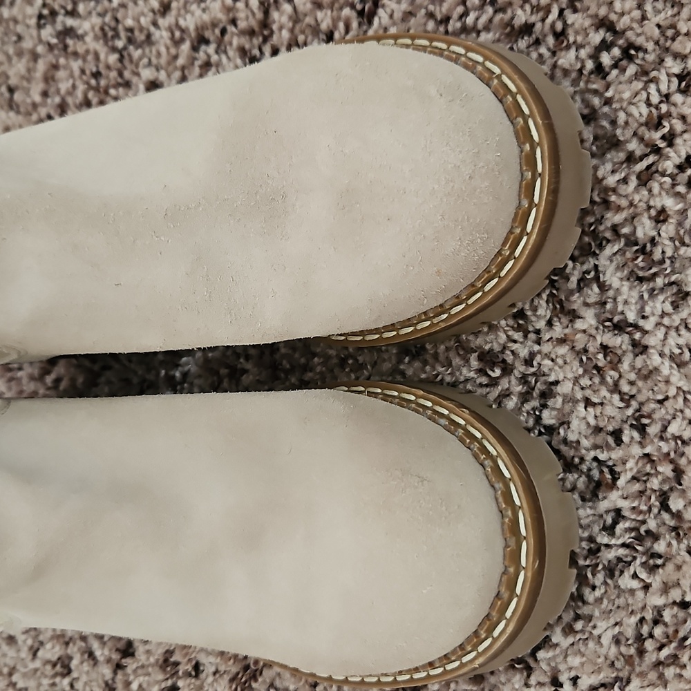 Bertuchi Cream Lug Sole Chelsea Boots, Suede, Euro Made, Sz. 38, US Women's 7.5 - Picture 3 of 6